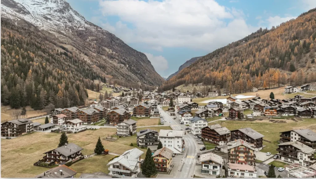 Aussicht auf Saas-Grund und die Berge – Haus Astoria