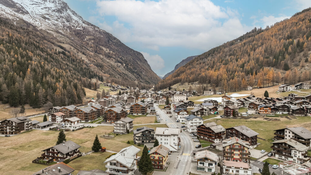 Aussicht auf Saas-Grund und die Berge – Haus Astoria
