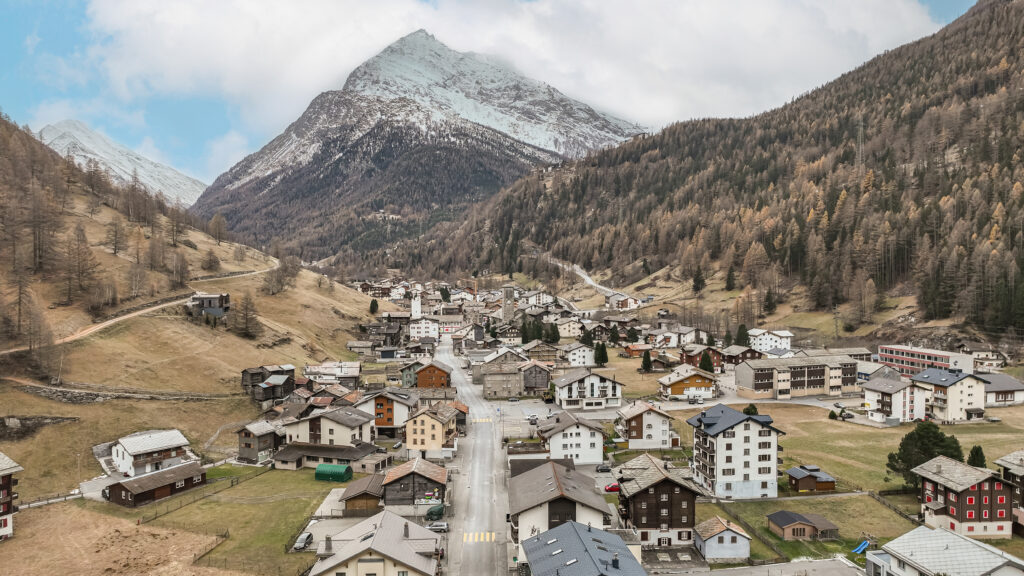 Aussicht auf Saas-Grund und die Berge – Haus Astoria