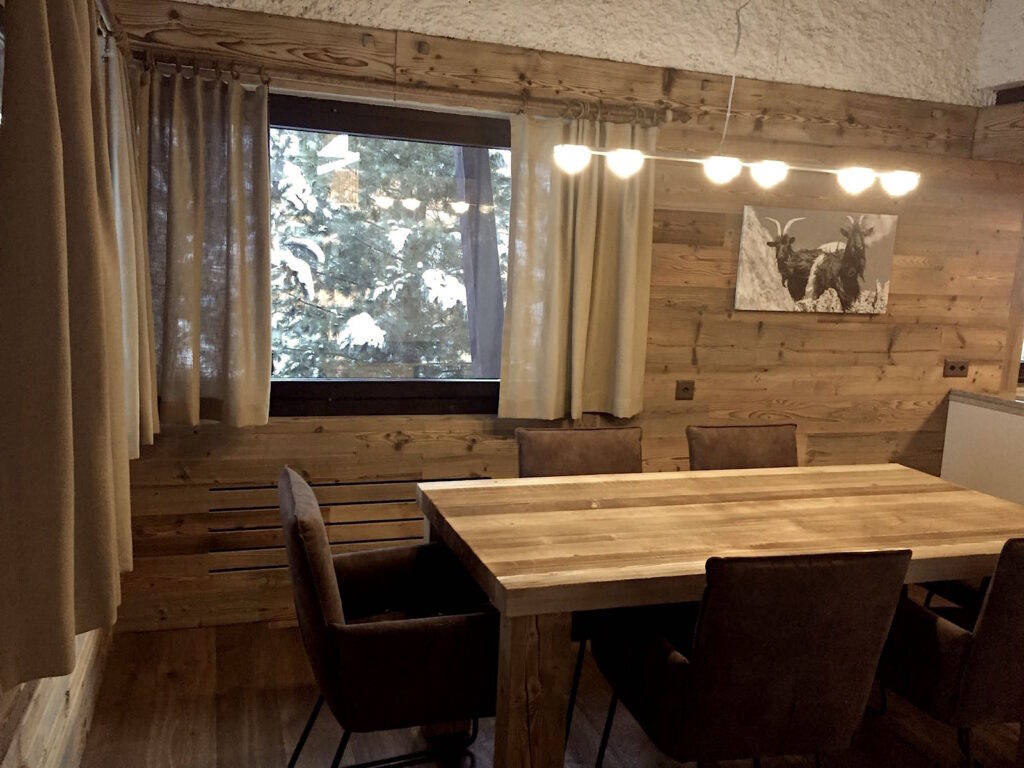 Villa Alpenhof, Wohnung Nr. 2, Saas-Almagell – Essbereich