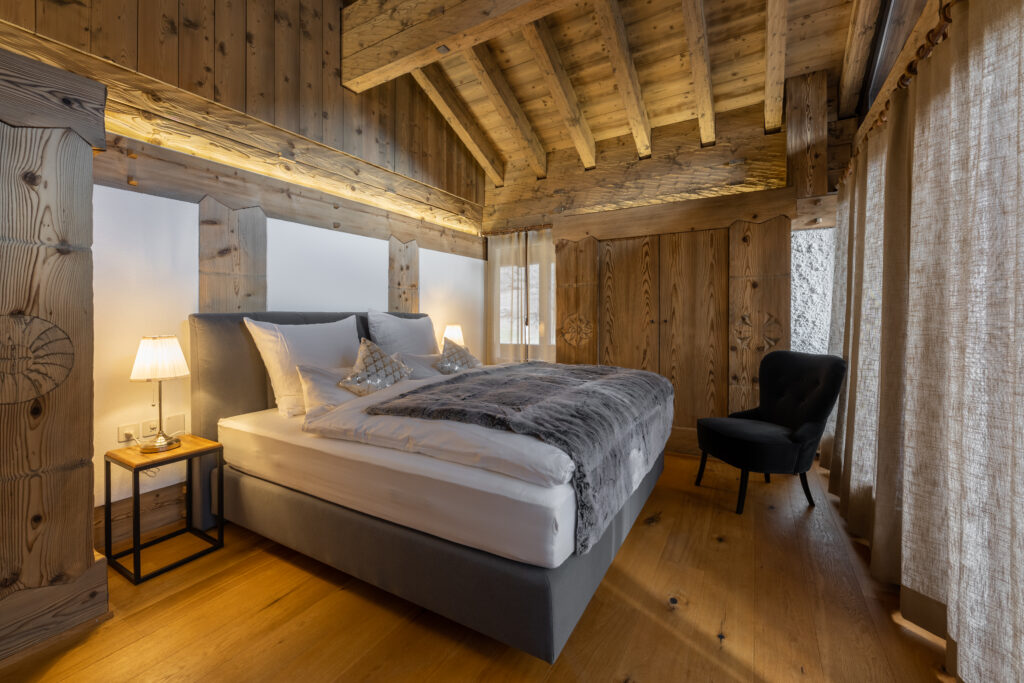 Villa Alpenhof, Wohnung Nr. 2, Saas-Almagell – Schlafzimmer 1