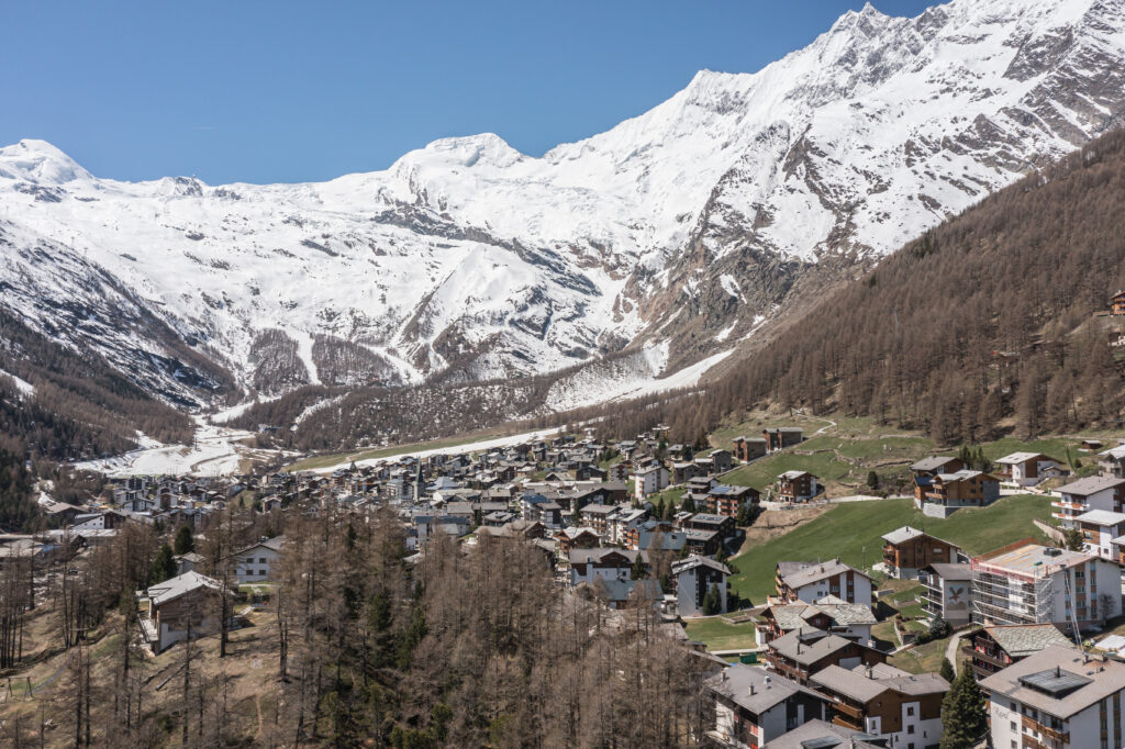 Aussicht auf Saas-Fee und die Berge – Haus Alfa