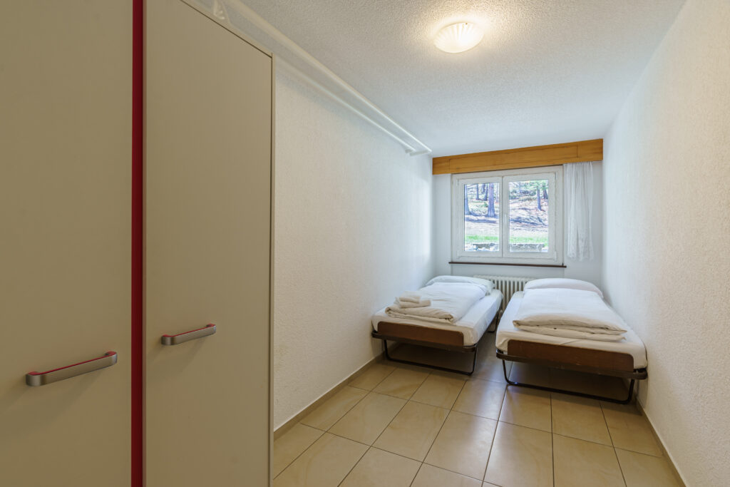 Haus Alfa 801, Saas-Fee – Schlafzimmer mit Einzelbetten