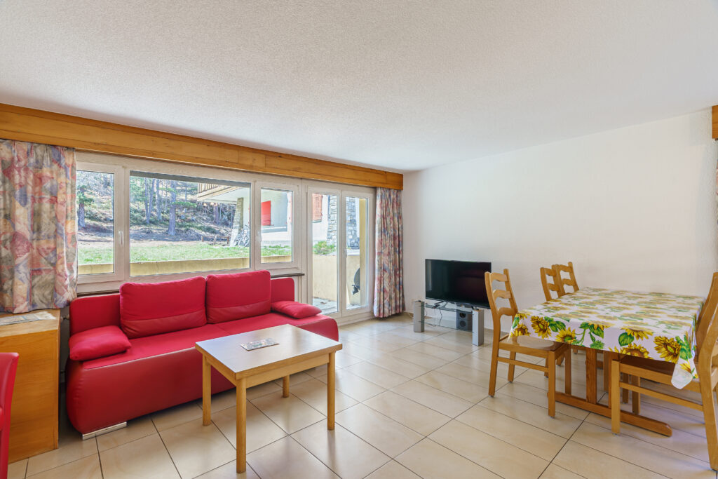 Haus Alfa 801, Saas-Fee – Wohn- und Essbereich 2