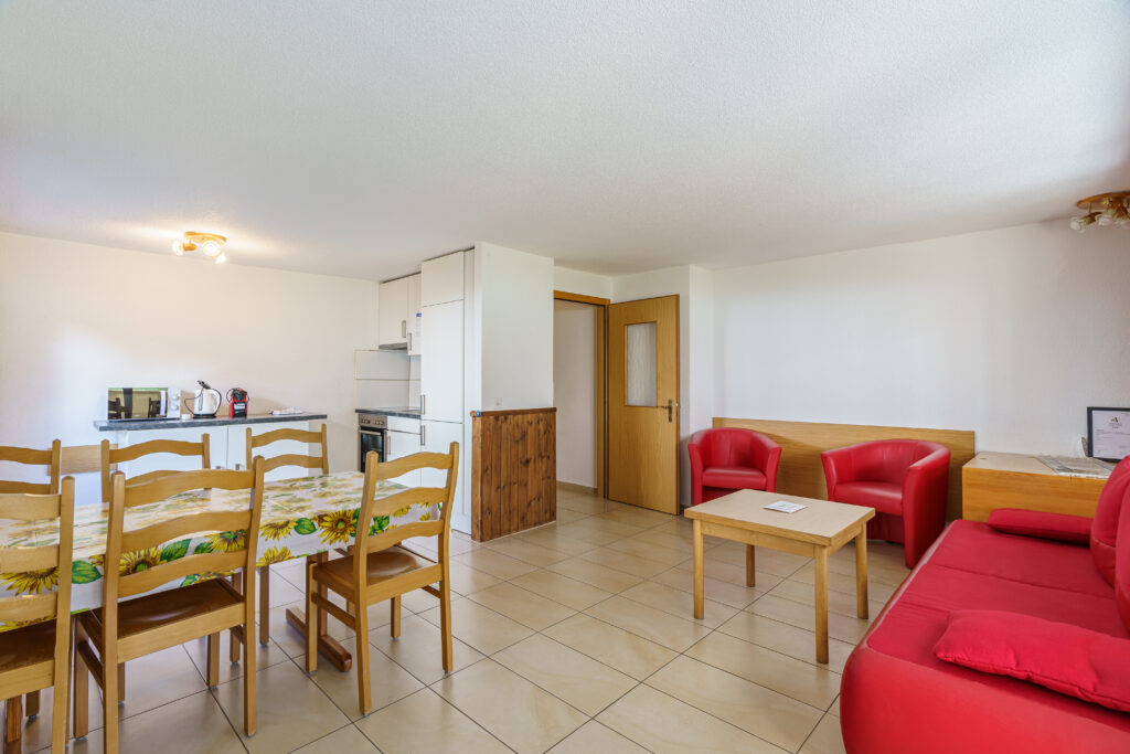 Haus Alfa 801, Saas-Fee – Wohn- und Essbereich 3