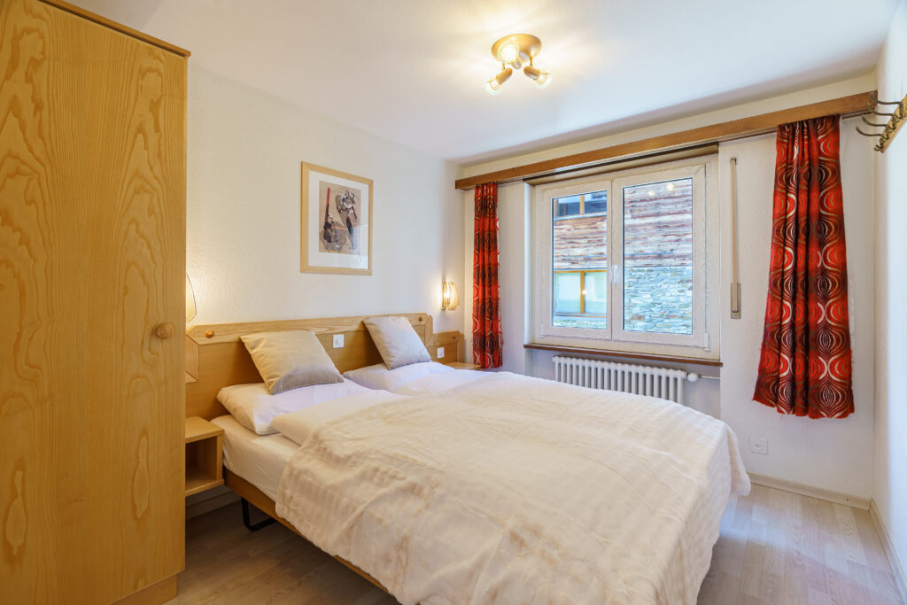 Haus Alfa 802, Saas-Fee – Schlafzimmer 1