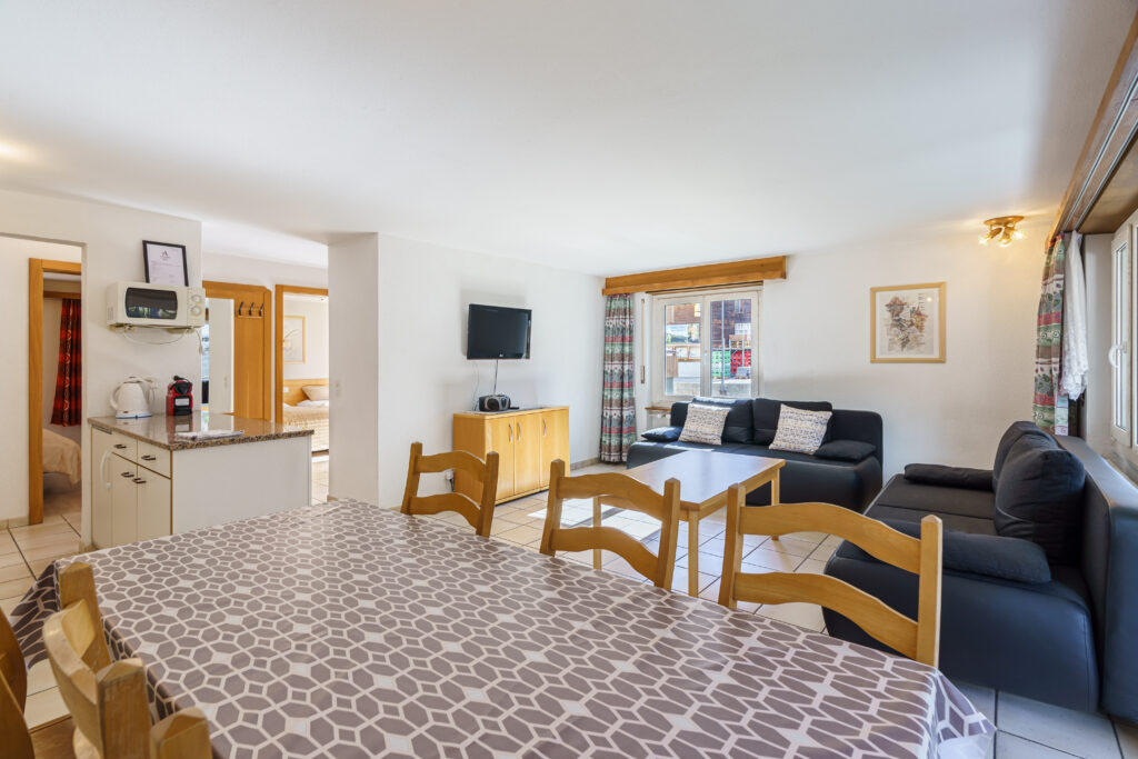 Haus Alfa 802, Saas-Fee – Wohn- und Essbereich 4