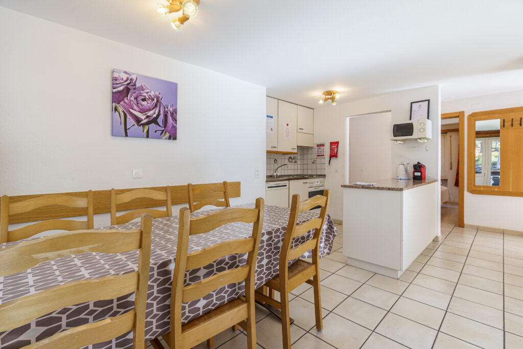 Haus Alfa 802, Saas-Fee – Küche mit Essplatz