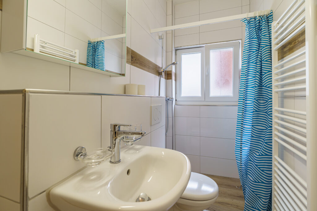 Haus Astoria, Wohnung Nr. 2, Saas-Grund – Badezimmer 2