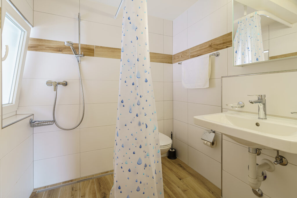 Haus Astoria, Studio Nr. 8, Saas-Grund – Badezimmer